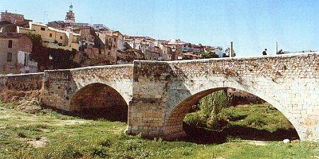 Pont Vell. Este puente sobre el rio Clariano ha sido durante siglos la nica forma de cruzar el barranco