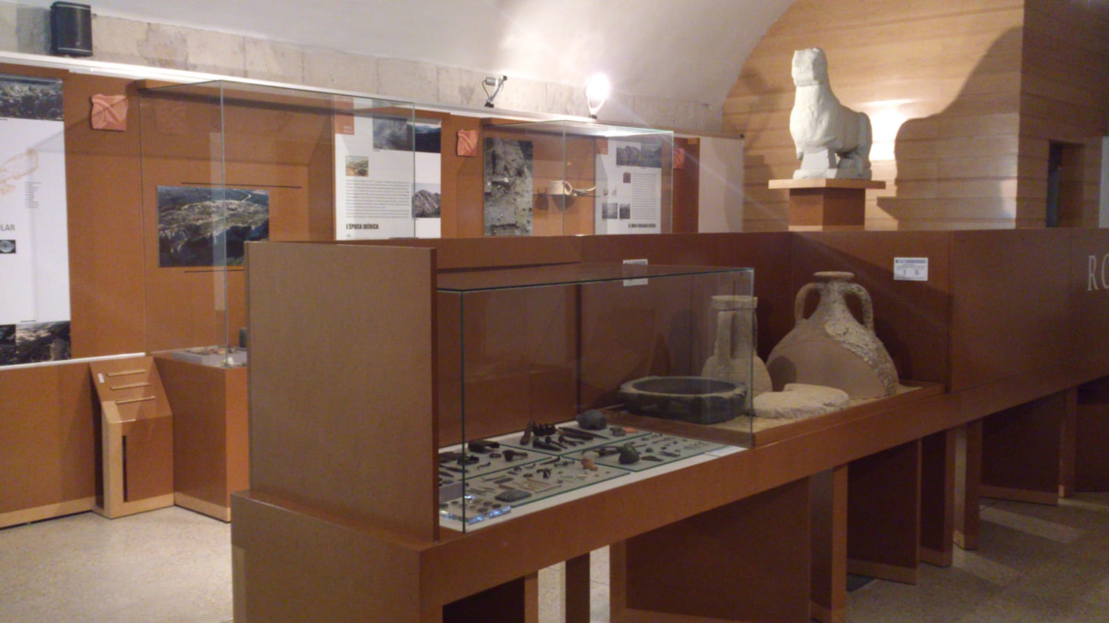 Una de les sales del Museu Arqueologic d'Ontinyent - Vall d'Albaida, (MAOVA)